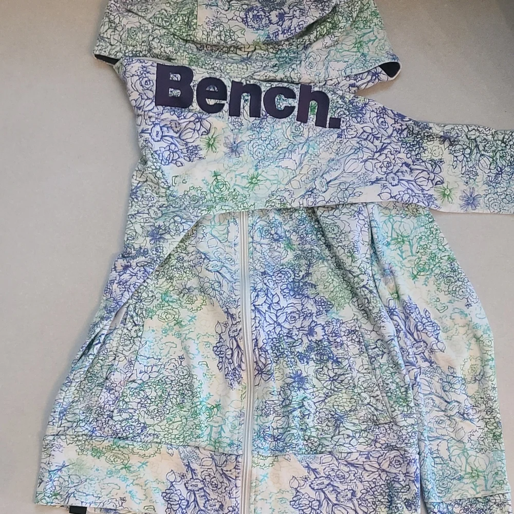 Bench Sweater - Picture 2 of 10